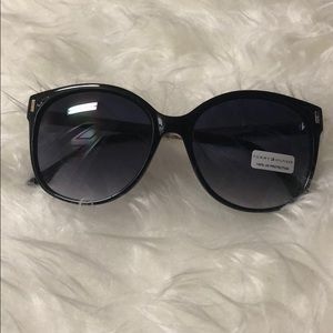 NWOT Tommy Hilfiger sunglasses